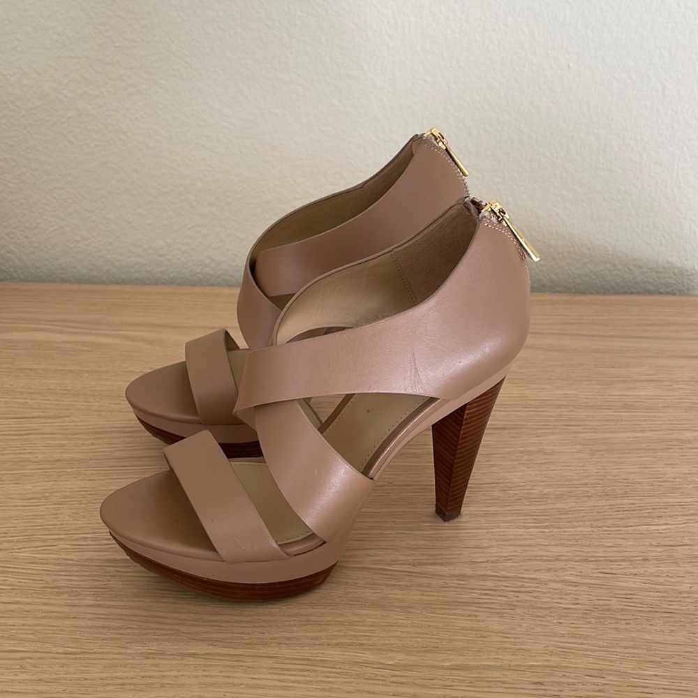 Michael Kors nude sandal heel platform size 6